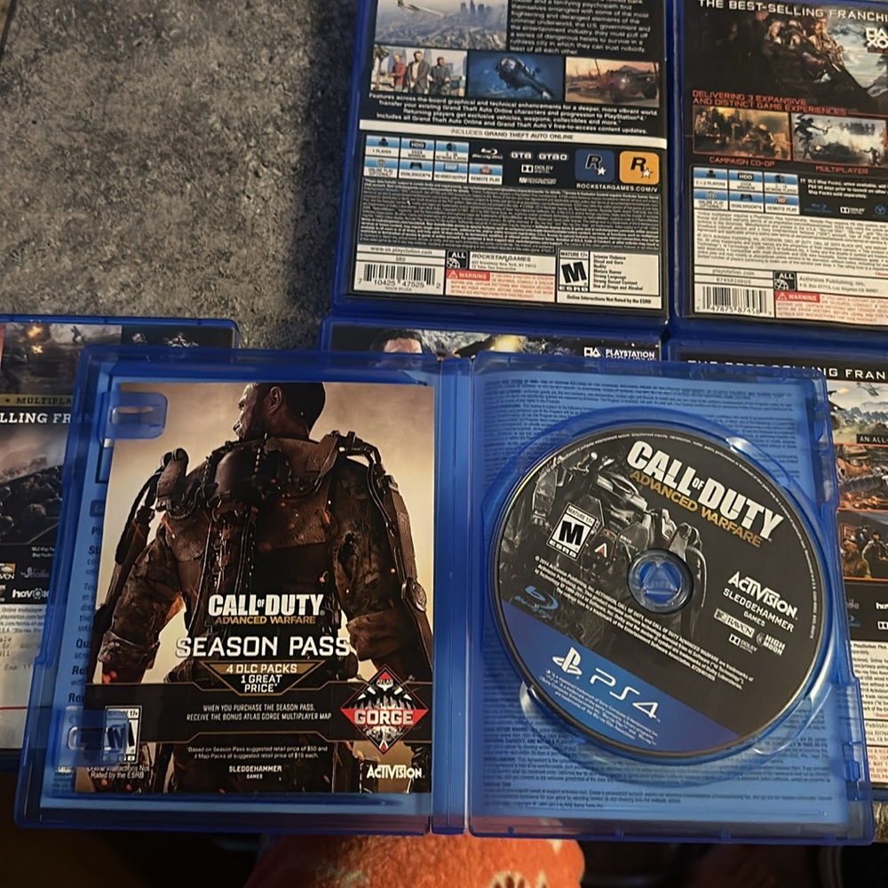 4 PS4 games, call of duty and Grandtheft auto - Picture 11 of 12